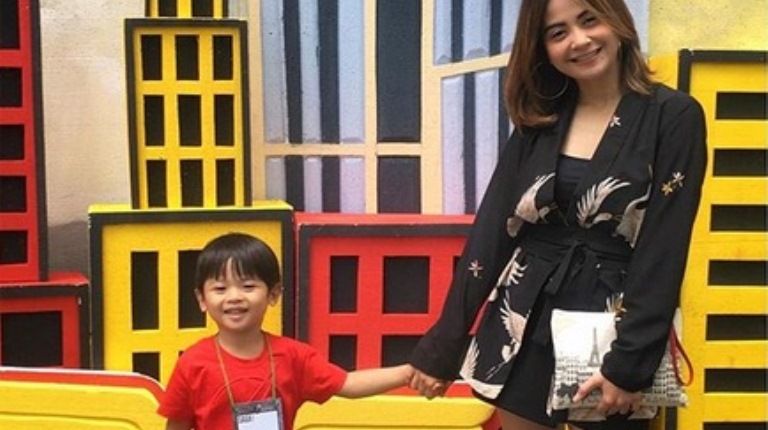 Ini Kisah Mengharukan Perceraian Tiwi Eks T2