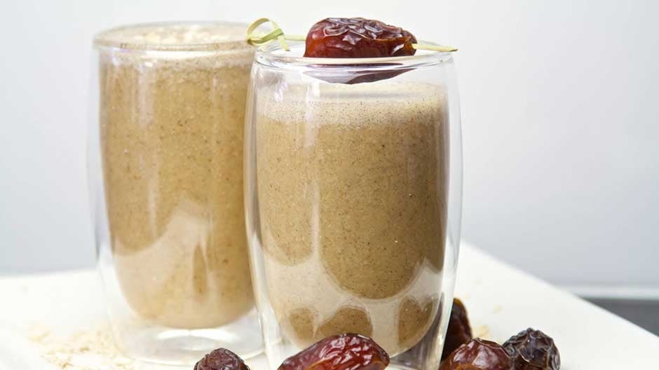 Siang-Siang Minum {Smoothies} Kurma Sambil {Ngemil} Kue Kering