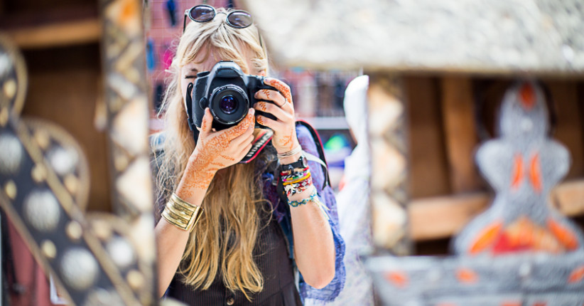 Asyiknya Wisata Belanja di Solo Sambil Berburu Grafir Kaca Motif Batik