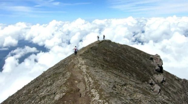 Gunung Agung Meletus, Wisatawan Diminta Menjauh 