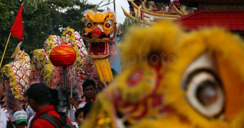 Libur Imlek, Wisata ke Ancol Lihat Lumba-Lumba dan Barongsai Menari
