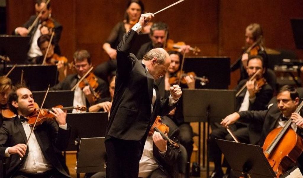 5 Cara Seru Solo Travelling, Ikutan Tur Musik hingga Menginap di Biara