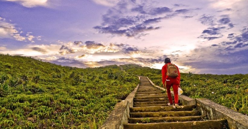 Menikmati Sunset di Puncak Bukit Kaba, Spot Instagramable di Bengkulu