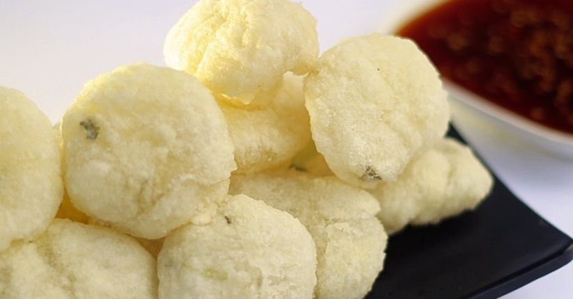 Asyiknya Bersantai Sambil Ngemil Cireng Isi Ayam Pedas 