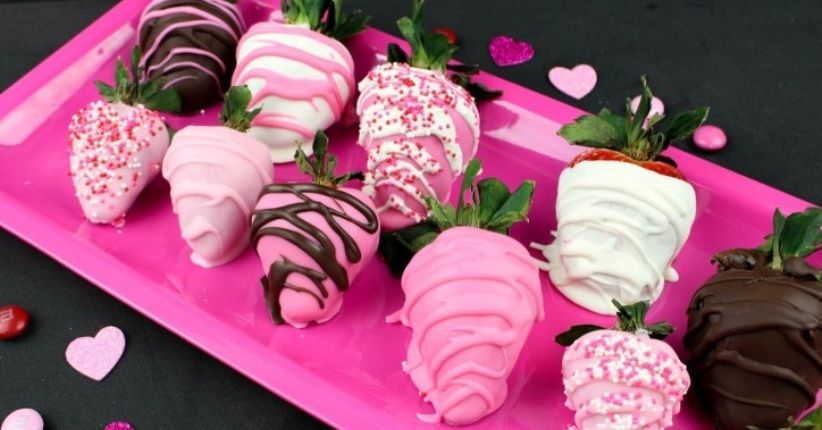Valentine, Berkreasi Membuat Cokelat Stroberi yang Lumer di Mulut