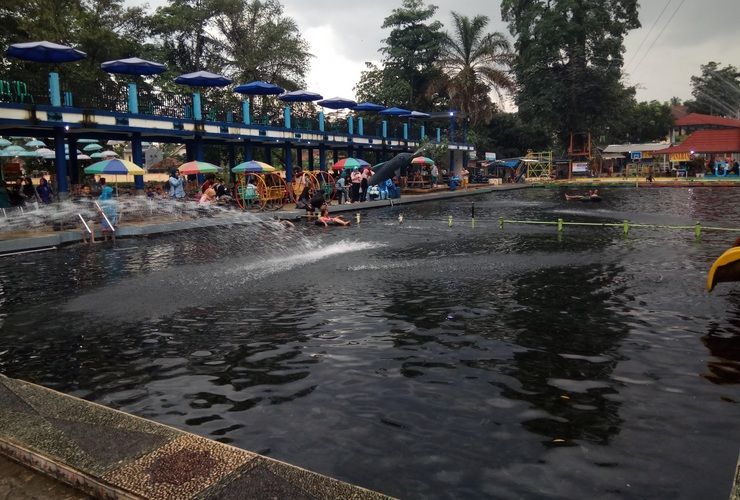 Wisata Ekstrem di Cibulan Kuningan, Berenang dengan Ribuan Ikan Dewa