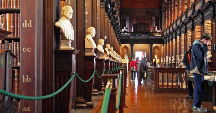 Perpustakaan Irlandia Dikenal Unik, Lorong Bukunya Terpanjang di Dunia