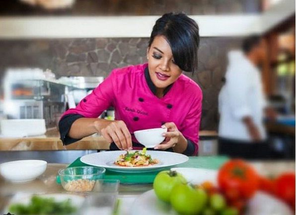 Ke Jepang, Farah Quinn Terinspirasi Bikin Resep Masakan Baru