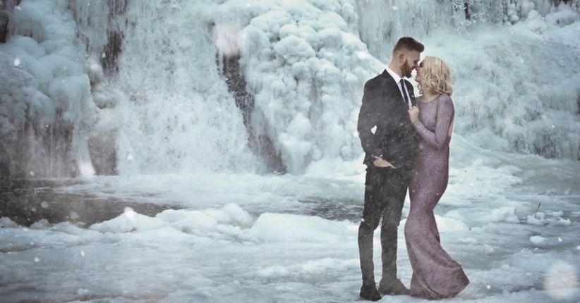 Foto Menakjubkan dengan Pemandangan Air Terjun Beku Raksasa