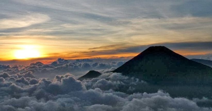 Menikmati Keindahan Gunung Lawu yang Menyimpan Misteri Pasar Setan