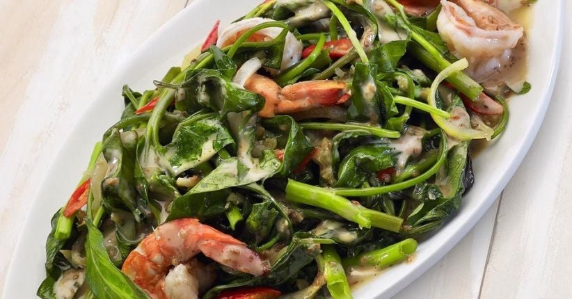 Makan Malam Sederhana dengan Kangkung Saus Tiram dan Rolade Tempe