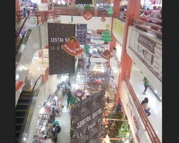 Asyiknya Wisata Belanja Jelang Natal di Pasar Mangga Dua