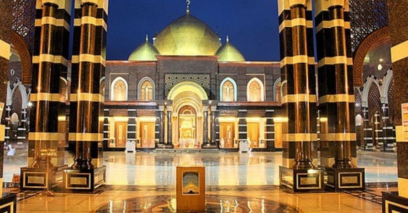 Intip Kemegahan Masjid Kubah Emas Depok yang Memikat Pengunjung