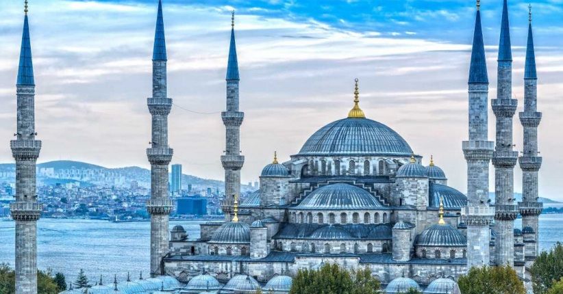 Miliki Masjid Biru Kuno, Istanbul Kota Terbaik untuk Dieksplor 24 Jam