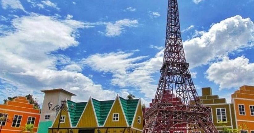Bukan di Paris, Menara Eiffel Ini Ada di Bogor