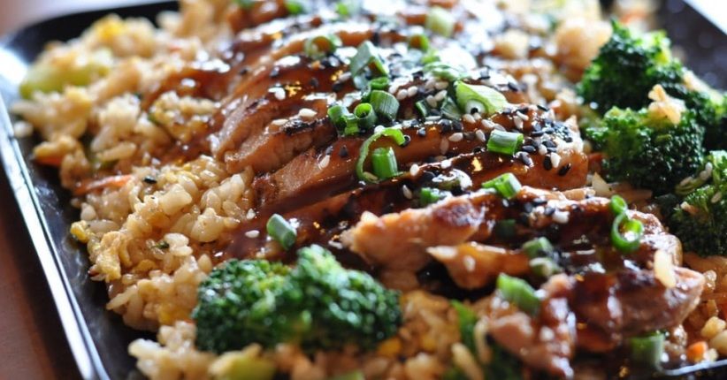 Sarapan Spesial dengan Nasi Goreng Merah Chicken Teriyaki