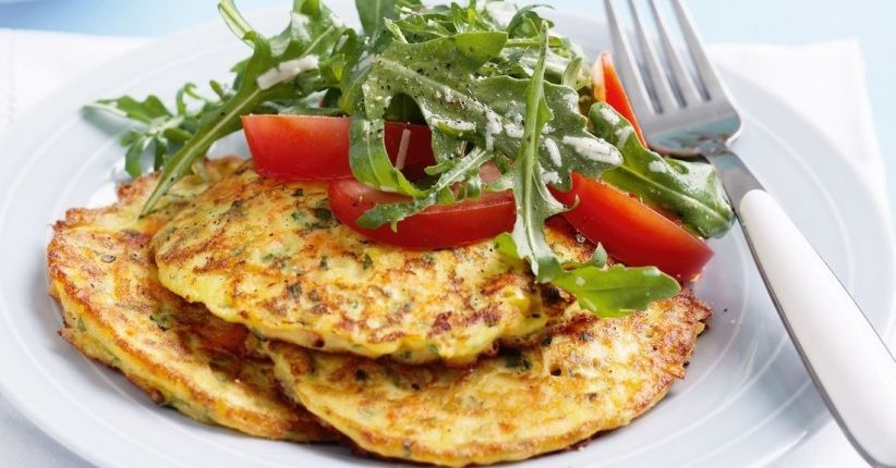 Lezatnya Sarapan Sehat dengan Pancake Wortel dan Apel Saus Karamel