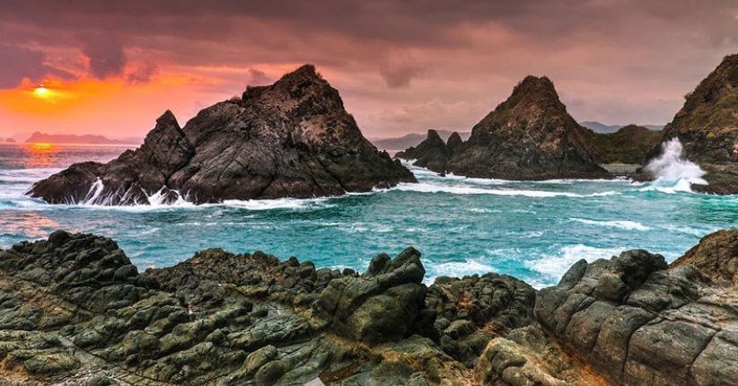 5 Pilihan Wisata Lombok, Ada Pantai Semeti seperti di Planet Krypton