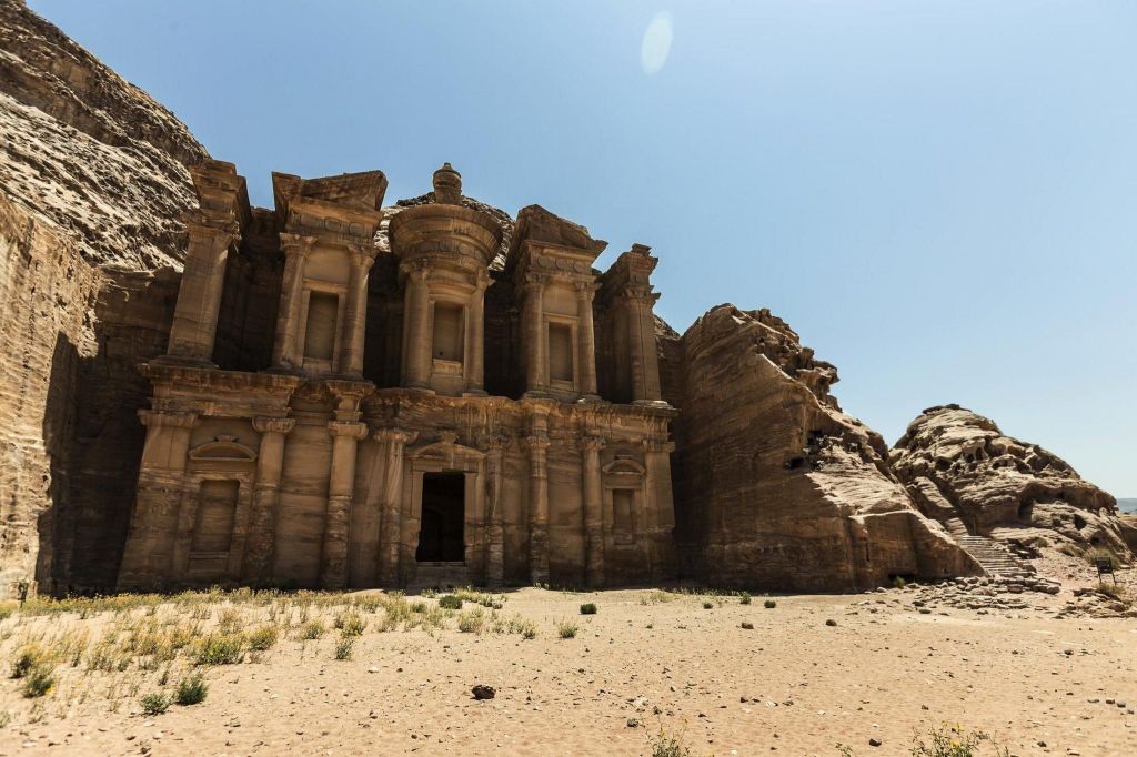 Menjelajahi Kota Makam Para Nabi yang Membuat Wisatawan Takjub