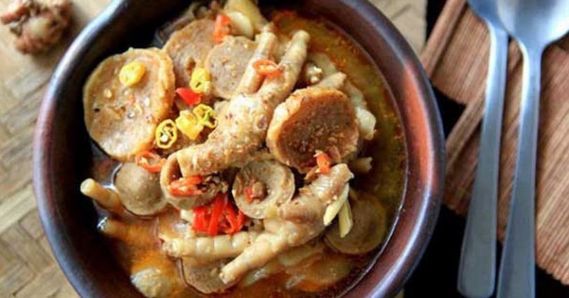 Cicipi Seblak Ceker Pedas untuk Santapan Makan Malam