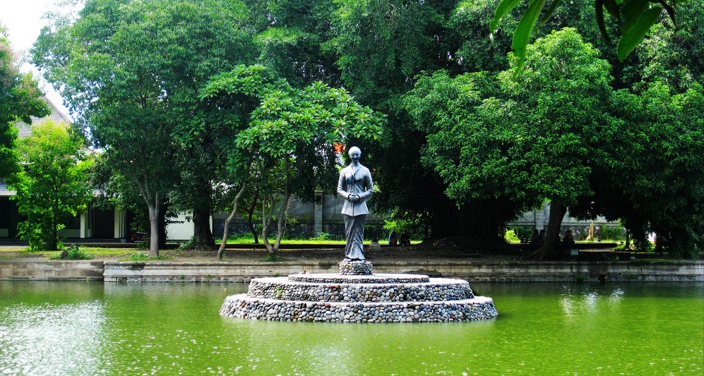 Usai Hadiri Pernikahan Kahiyang-Bobby, Telusuri Wisata Hits di Solo