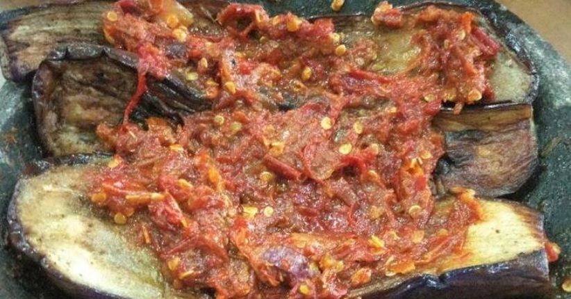 Pencinta Pedas, Cicipi Terong Bakar Sambal Belacan untuk Santap Malam