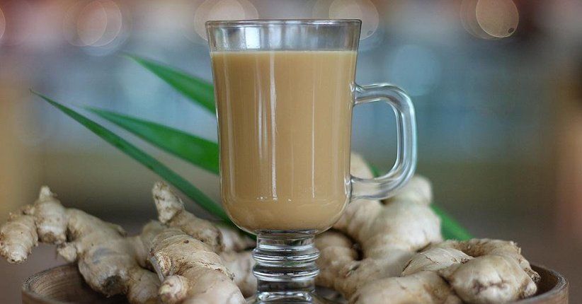 Menyeruput Minuman Tradisional Bajigur saat Hujan dengan Ubi Rebus