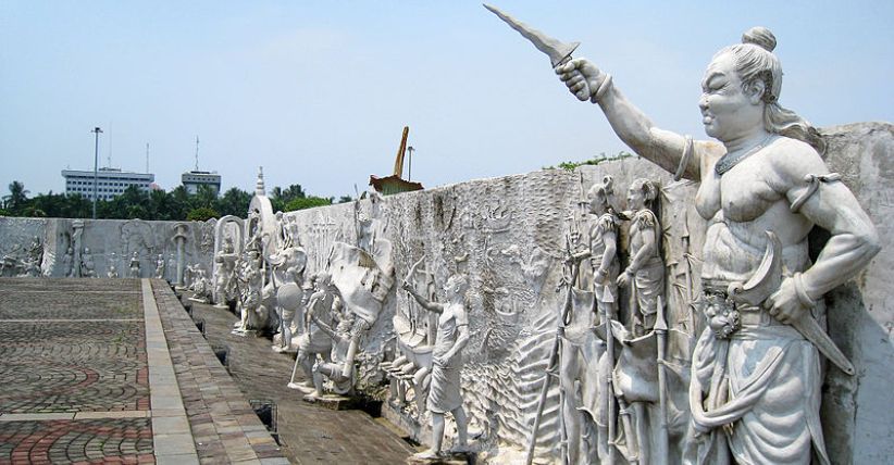 5 Spot Instagramable di Monas, Paling Keren Selfie di Relief Pahlawan