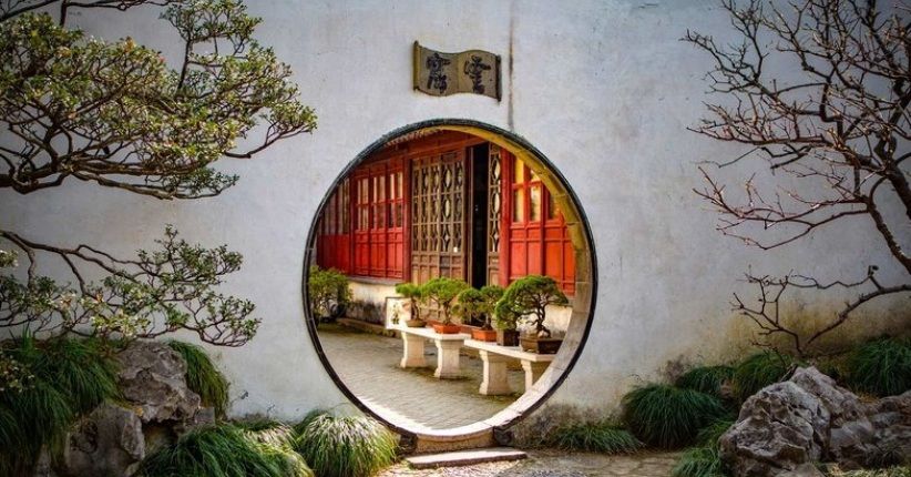 April, Kunjungi China Memetik Daun Teh Biluochun yang Fenomenal