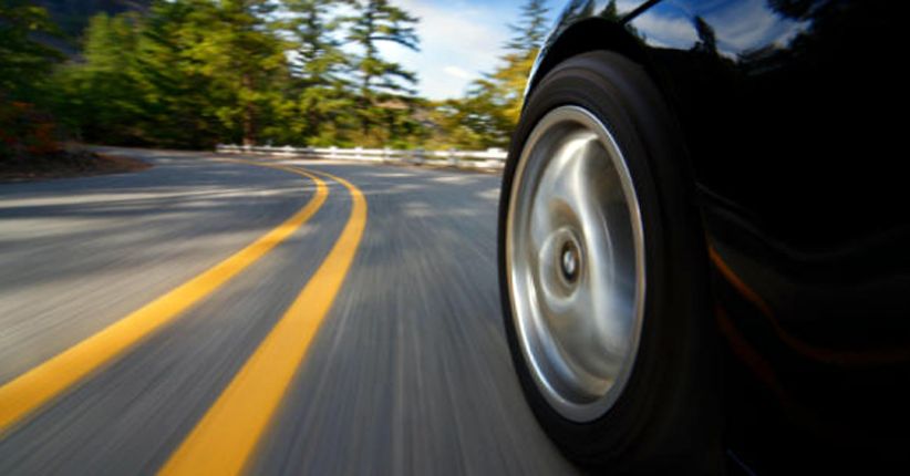 Jalan Berbahan Beton Bikin Ban Cepat Botak, Ini Penyebabnya