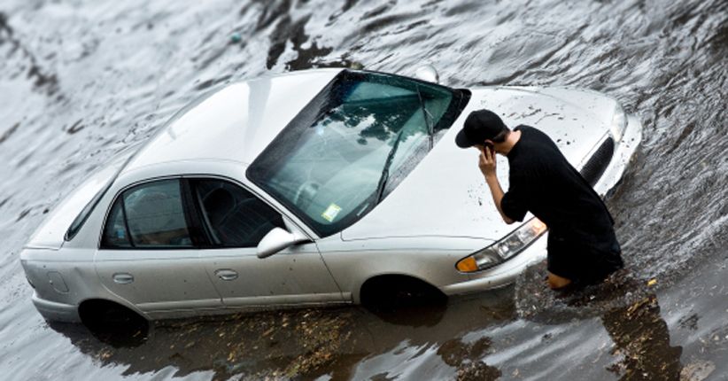 Terjang Banjir, Ini yang Perlu Anda Lakukan agar Mobil Tidak Mogok