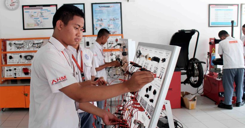 AHM Tularkan Ilmu Otomotif di 11 SMK Jakarta dan Banten 