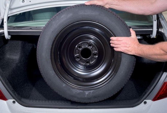 Pemerintah Akan Hapus Aturan Mobil Wajib Ban Serep