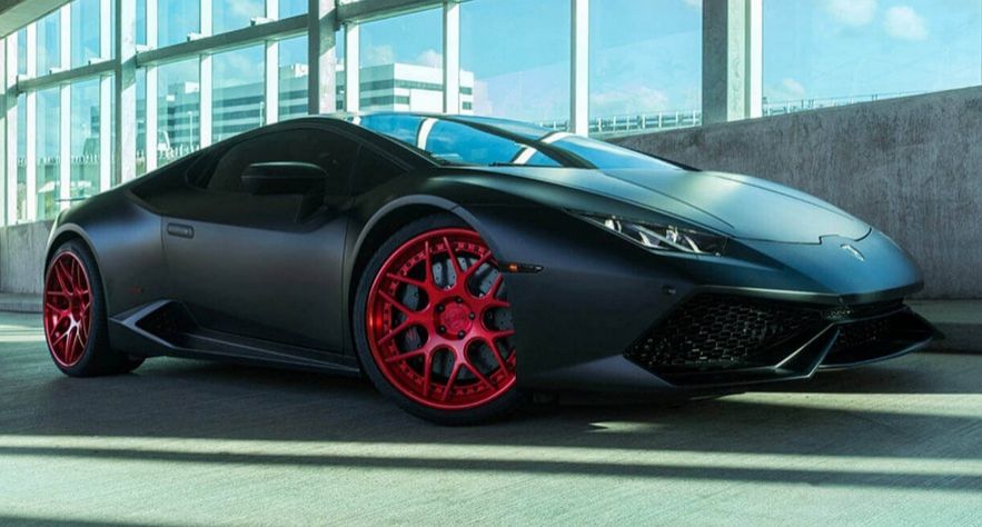 Lamborghini Huracan Hitam Matte Tampil Buas dengan Pelek Merah