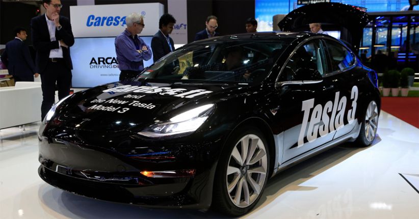 Mobil Listrik Tesla Model 3 Diperkenalkan di Jenewa