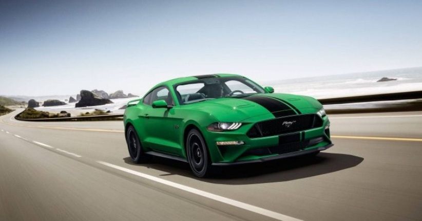 Mustang Terlihat Elegan dengan Selimut Warna Hijau