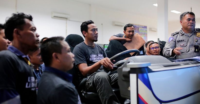 Astra UD Trucks Gelar SIM Gratis bagi Pengemudi Truk