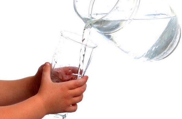 Konsumsi Air Putih Dukung Fungsi Penglihatan dan Memori Anak