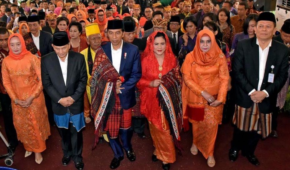 Acara Adat Pernikahan Kahiyang dan Bobby Sedot Perhatian Netizen