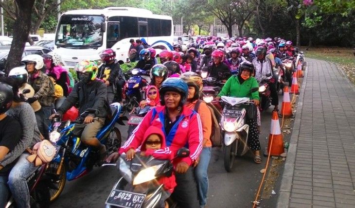 Warga Jakarta Padati Ancol dan Monas Sejak Pagi  