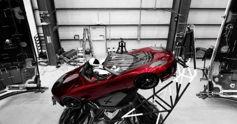 Ilmuwan Prediksi Mobil Roadster Elon Musk Bakal Tabrak Bumi