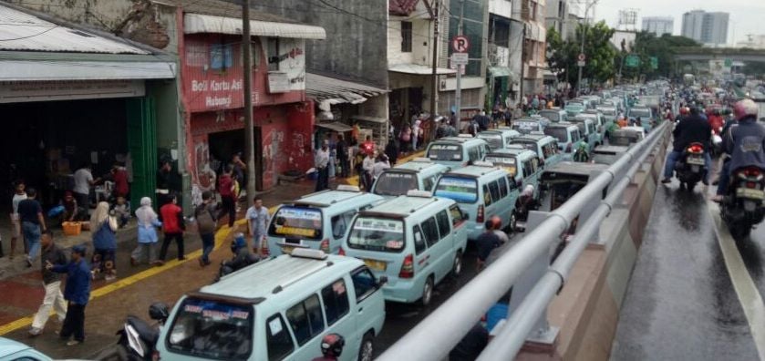 Sopir Angkot Tanah Abang Ditawari OK Otrip, Gaji Rp3,6 Juta per Bulan
