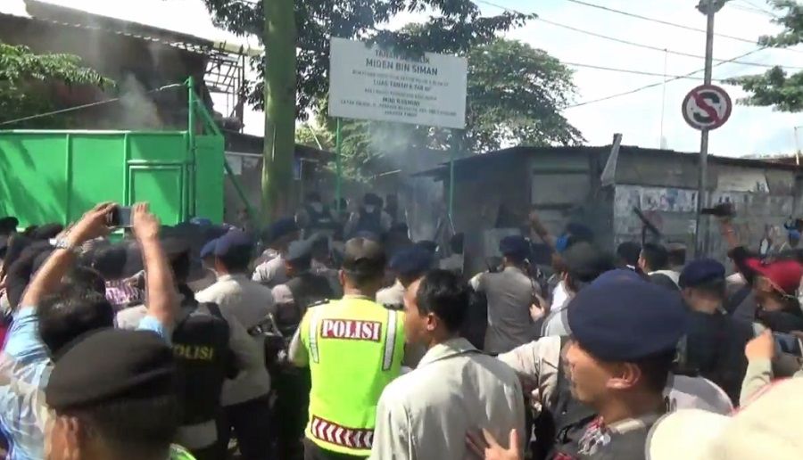 Eksekusi Lahan di Rawamangun Ricuh, Polisi Tembakkan Gas Air Mata