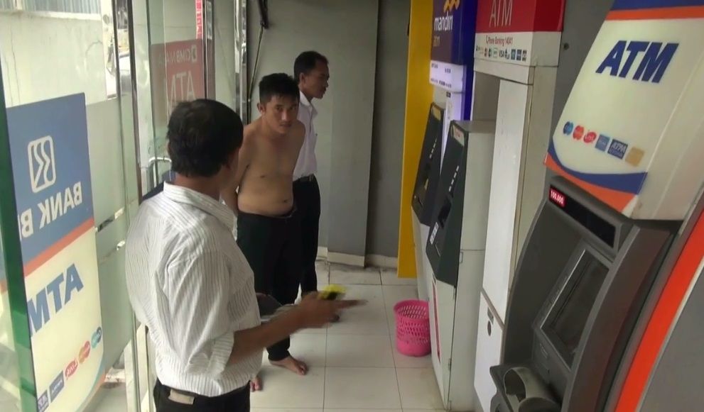  Pencuri Bermodus Ganjal Mesin ATM dengan Tusuk Gigi Ditangkap Polisi