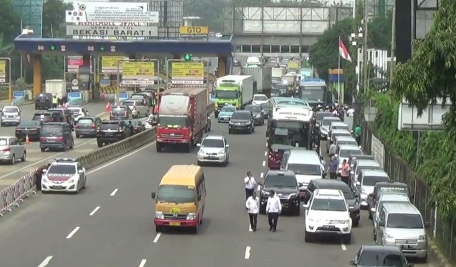 Volume Kendaraan Turun Drastis, Ganjil Genap Tol Cikampek Efektif