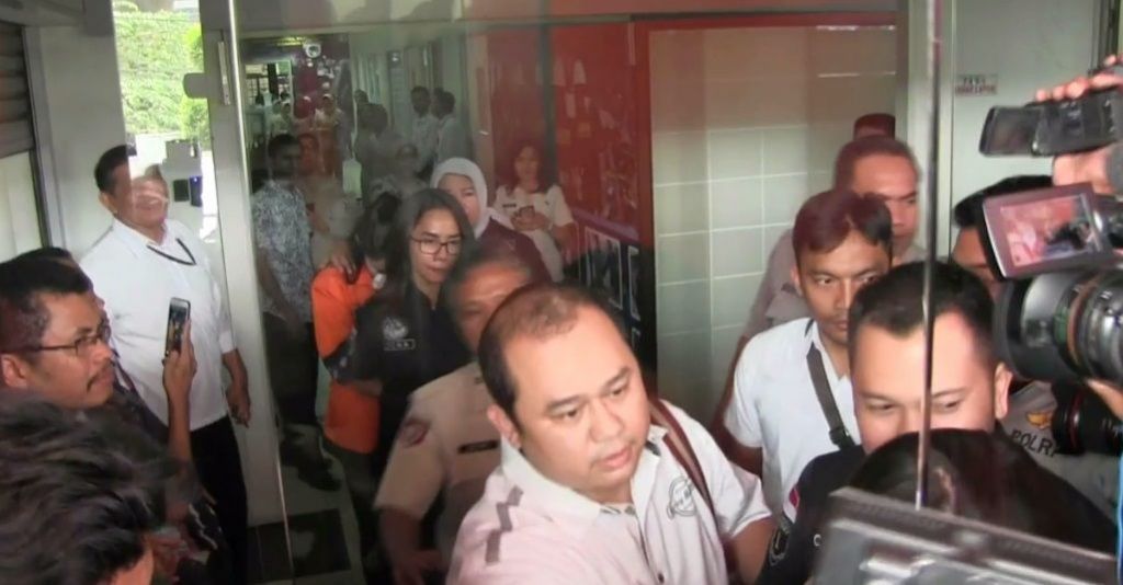 Jennifer Dunn Menjalani Pemeriksaan Rambut di Labfor Polri
