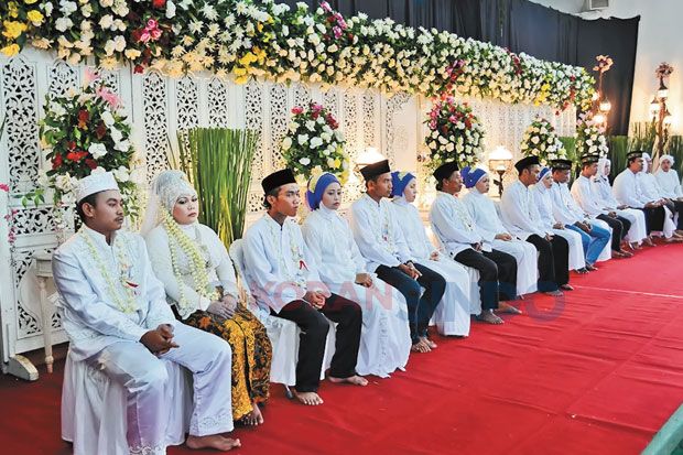 Dihadiri Aa Gym, 557 Pasangan Turut Nikah Massal Malam Tahun Baru DKI