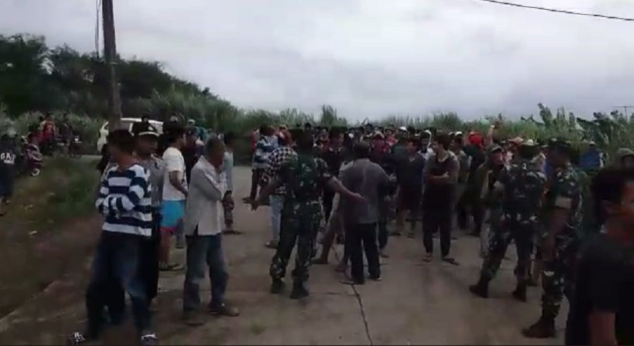 Protes Jalan Rusak, Warga Rumpin dan Parung Panjang Hadang Dump Truck