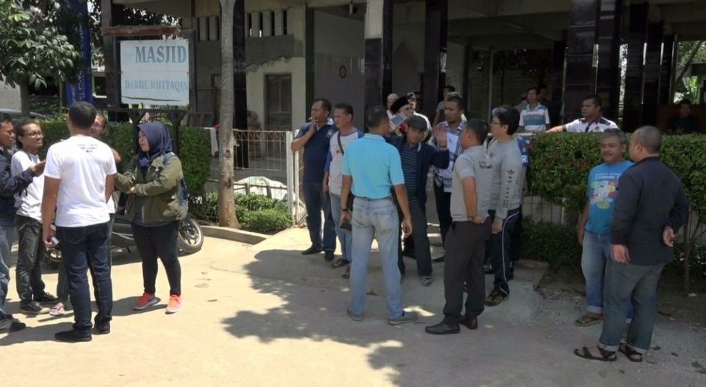 Saat Salat di Masjid, Ustaz di Sawangan Depok Ditusuk Wanita Stres