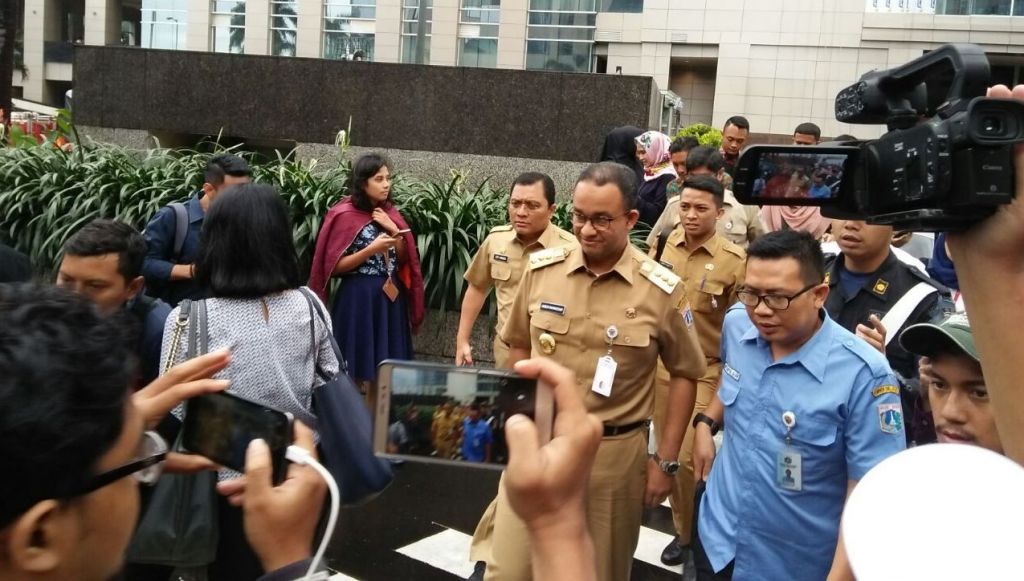 Kunjungi Gedung BEI, Anies: Layanan Kesehatan Terbaik untuk Korban 